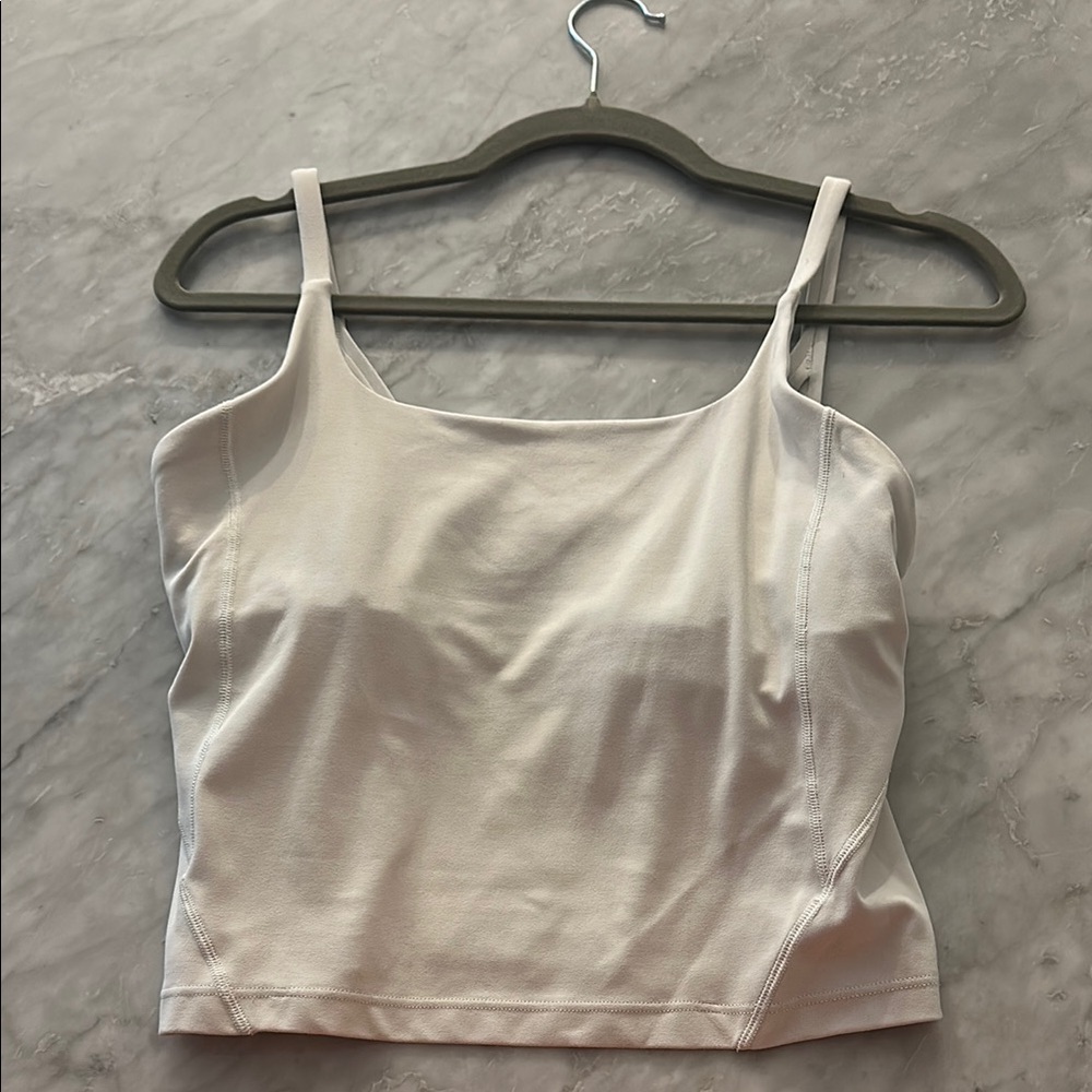 Strappy Nulu shelf tank
